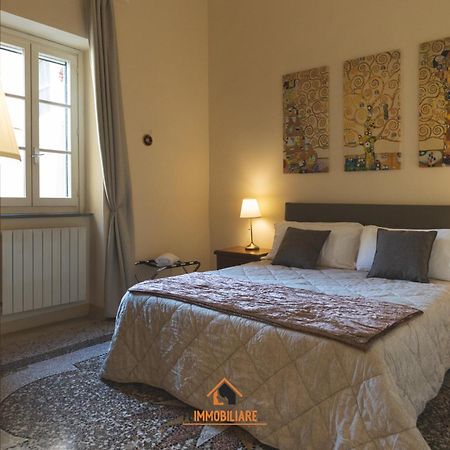 Intero Appartamento 3 Letti Con Garage Gratuito Livorno Buitenkant foto
