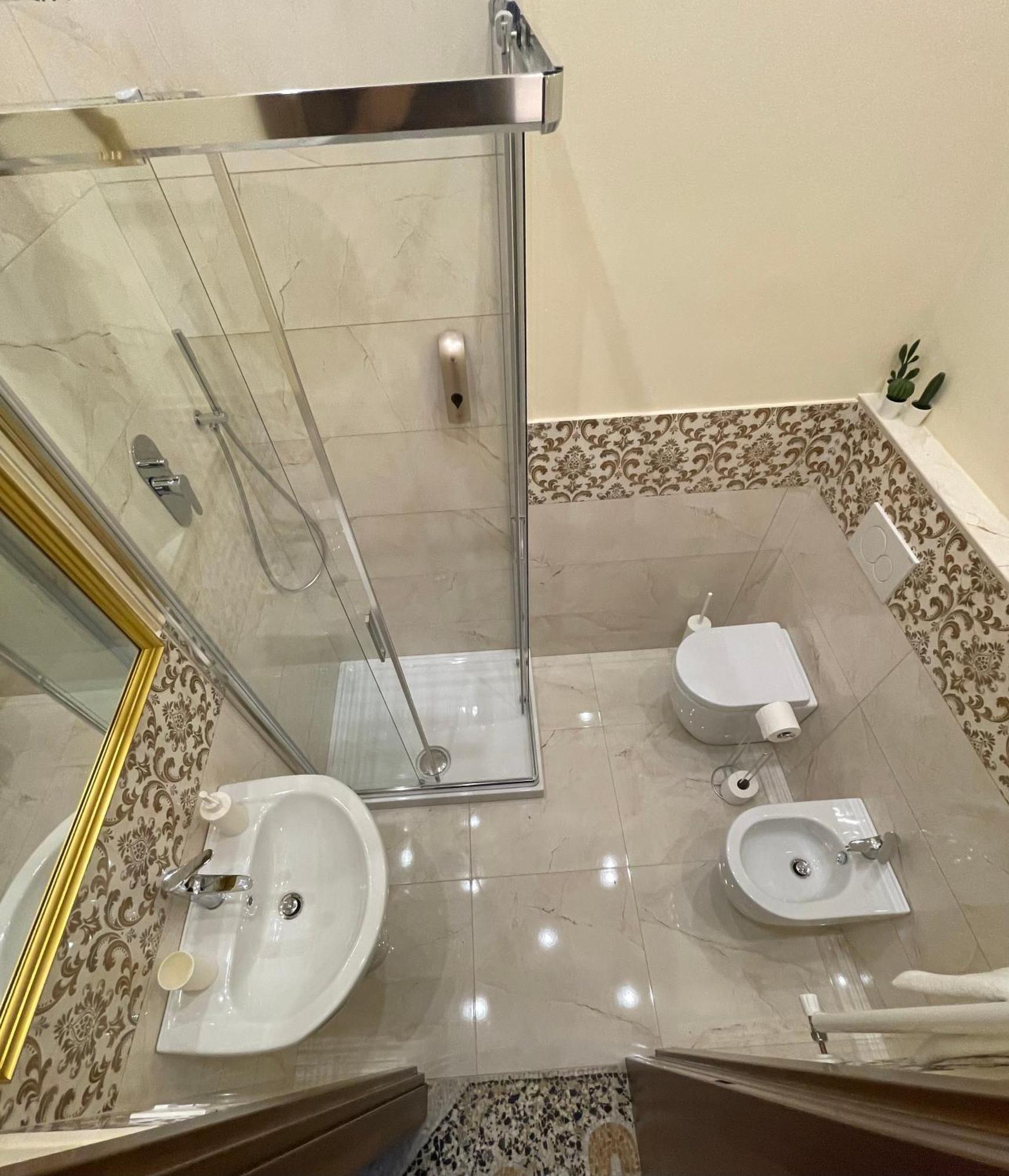 Intero Appartamento 3 Letti Con Garage Gratuito Livorno Buitenkant foto